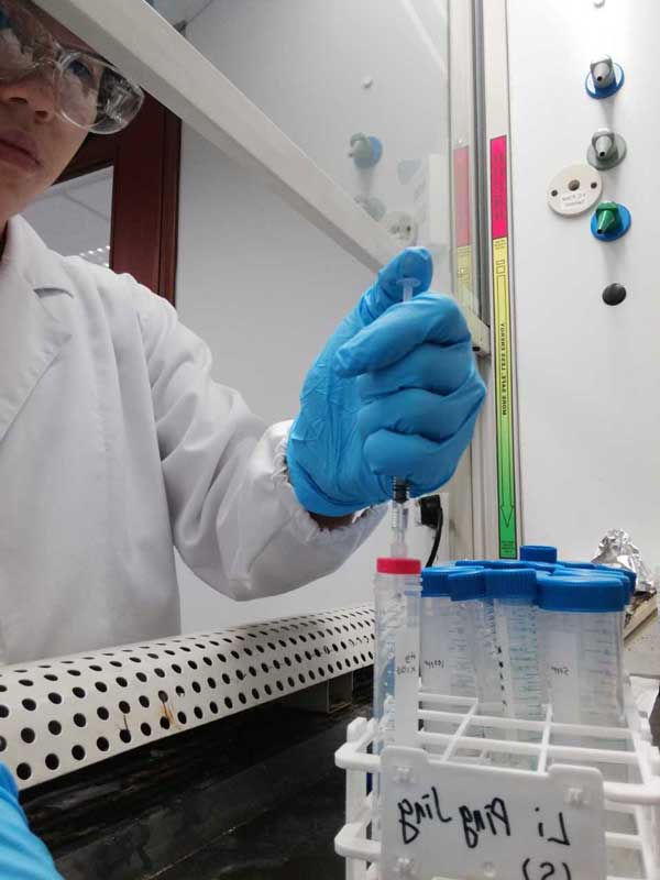 Fang-Ni-in-lab